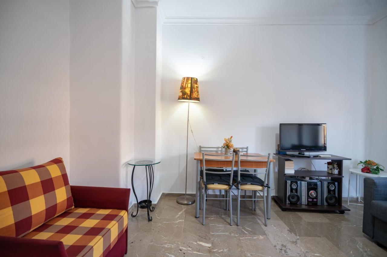 Dimotiko Theatro Metro St. 1 Bedroom 4 Pers. Flat Pireus Exteriör bild