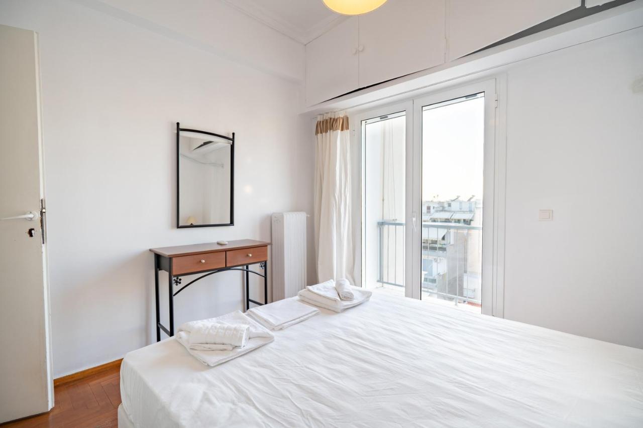 Dimotiko Theatro Metro St. 1 Bedroom 4 Pers. Flat Pireus Exteriör bild